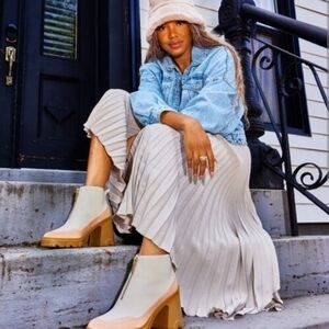 Sorel Brex Waterproof Heeled Boots Chalk Peach Sz US 11 (UK 9/EU 42)